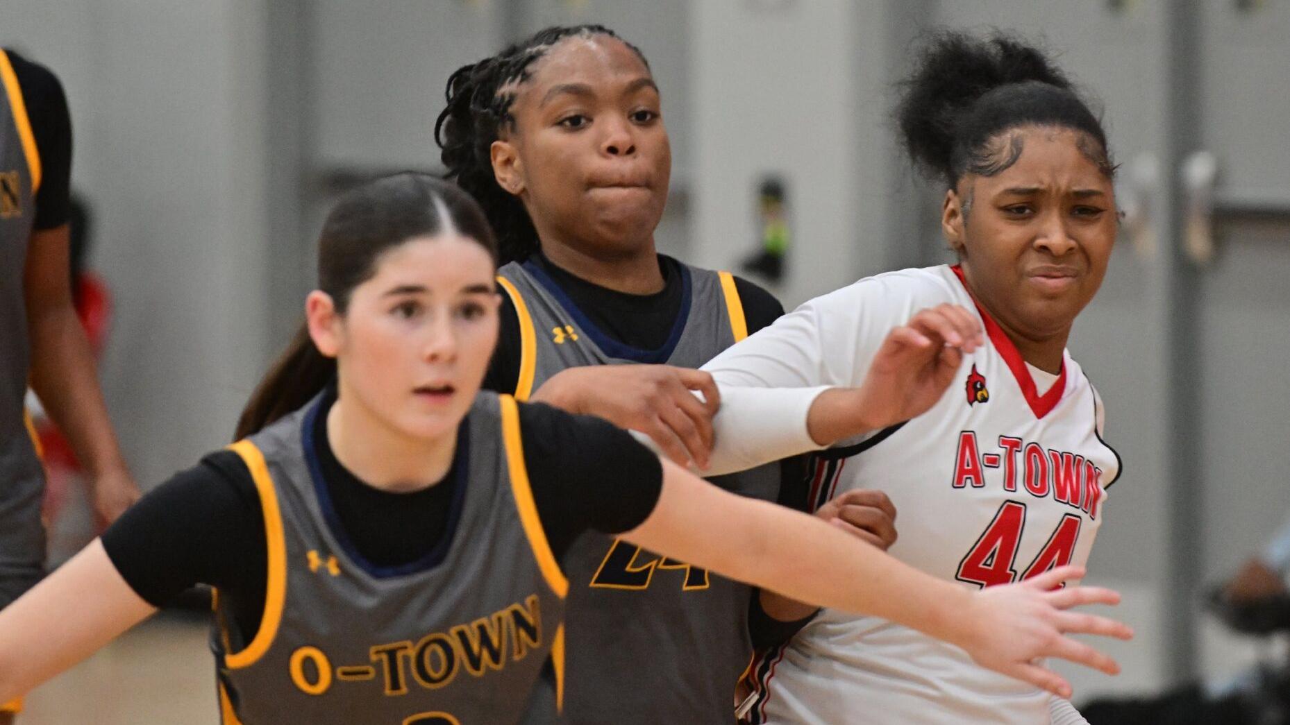 Alton battles past O'Fallon down stretch to win Southwestern Conference showdown